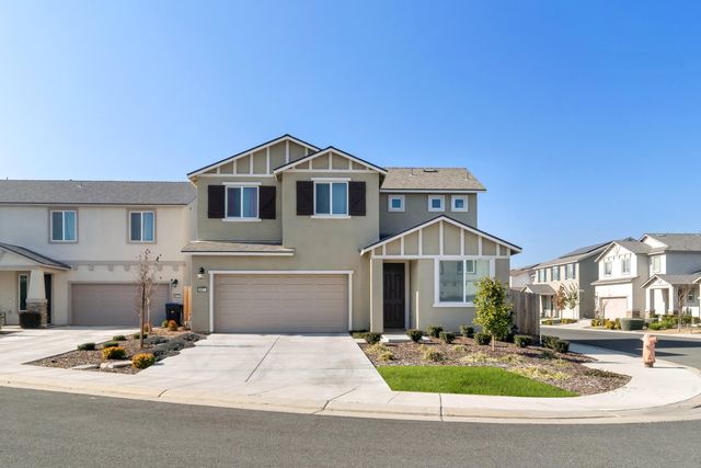 2207 S Crumal Street, Visalia, CA 93292