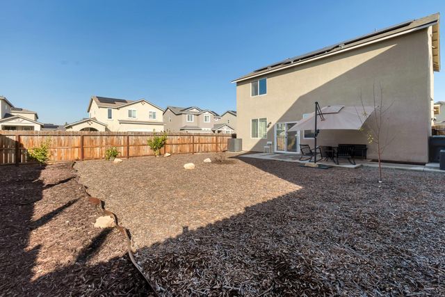 2207 S Crumal Street, Visalia, CA 93292