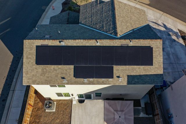 2207 S Crumal Street, Visalia, CA 93292