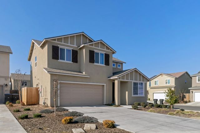 2207 S Crumal Street, Visalia, CA 93292