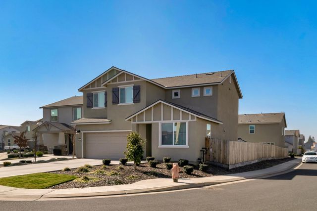 2207 S Crumal Street, Visalia, CA 93292