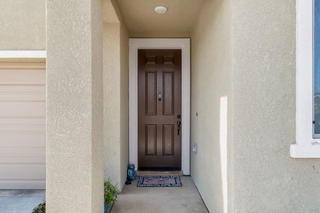 2207 S Crumal Street, Visalia, CA 93292
