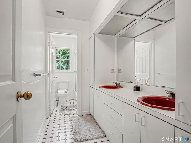 45 Stones Throw Road, Easton, CT 06612