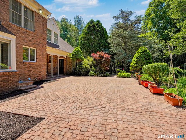 45 Stones Throw Road, Easton, CT 06612