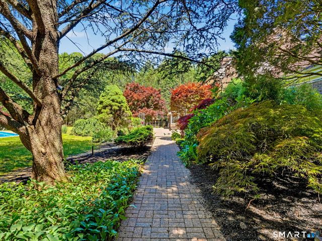 45 Stones Throw Road, Easton, CT 06612