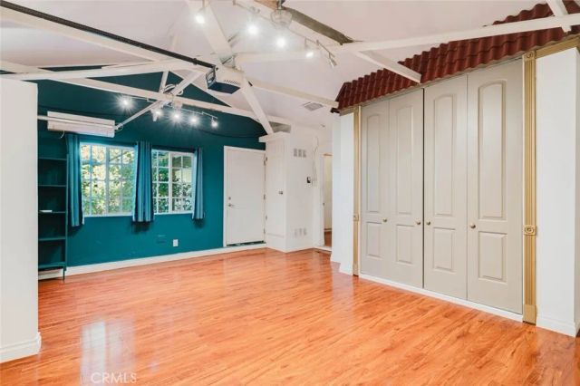 5446 Irondale Avenue, Woodland Hills, CA 91367