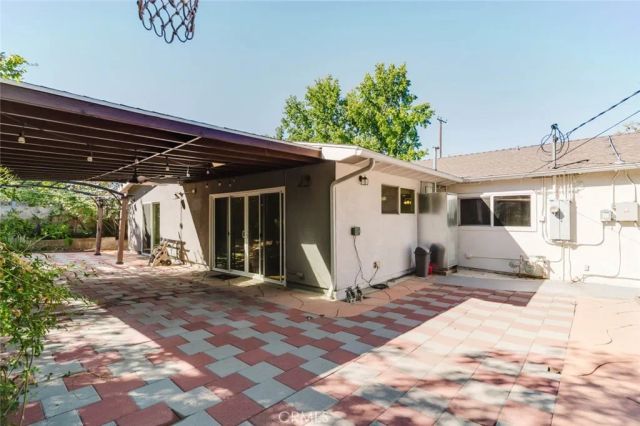 5446 Irondale Avenue, Woodland Hills, CA 91367