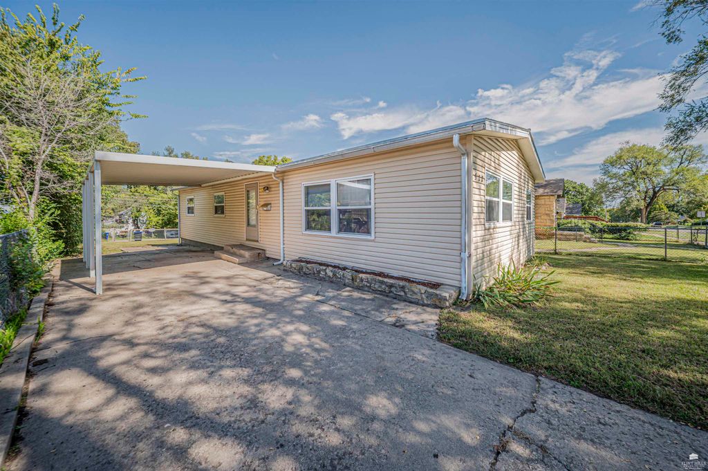 522 W 2nd Street, Junction City, KS 66441