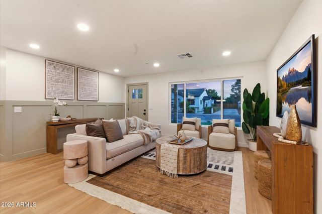 8520 E HIGHLAND Avenue, Scottsdale, AZ 85251