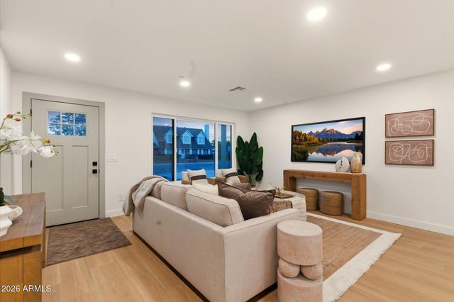 8520 E HIGHLAND Avenue, Scottsdale, AZ 85251