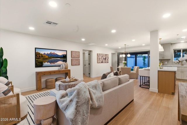 8520 E HIGHLAND Avenue, Scottsdale, AZ 85251