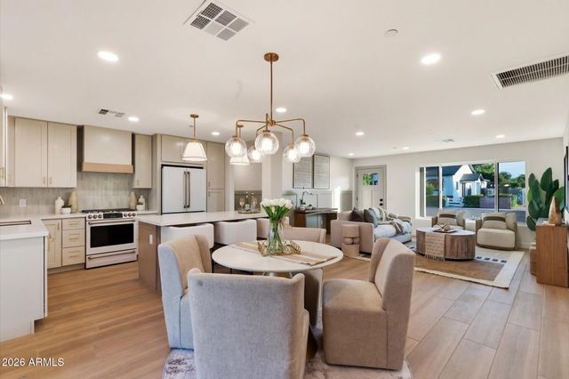 8520 E HIGHLAND Avenue, Scottsdale, AZ 85251