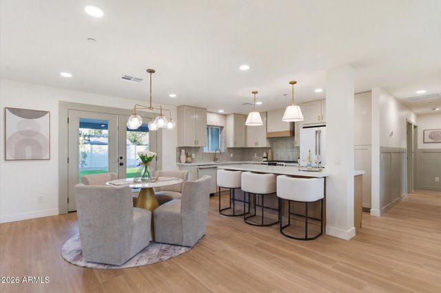 8520 E HIGHLAND Avenue, Scottsdale, AZ 85251