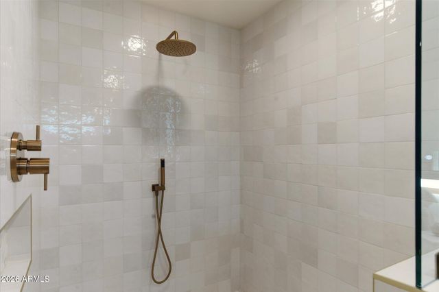 8520 E HIGHLAND Avenue, Scottsdale, AZ 85251