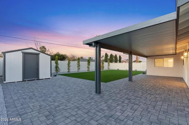 8520 E HIGHLAND Avenue, Scottsdale, AZ 85251