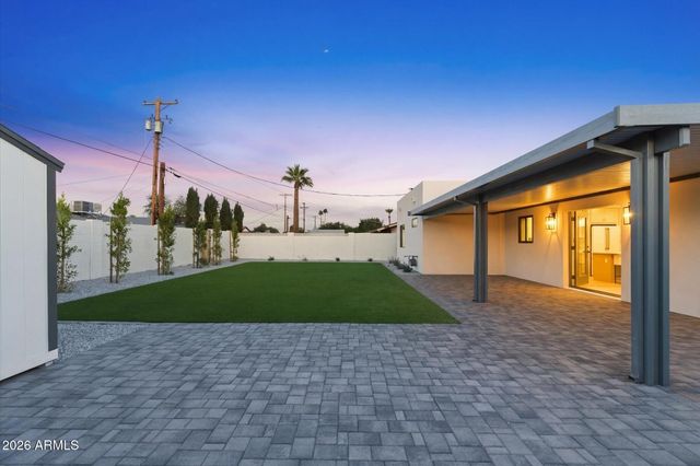 8520 E HIGHLAND Avenue, Scottsdale, AZ 85251