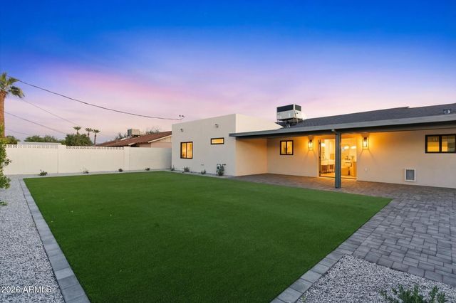 8520 E HIGHLAND Avenue, Scottsdale, AZ 85251