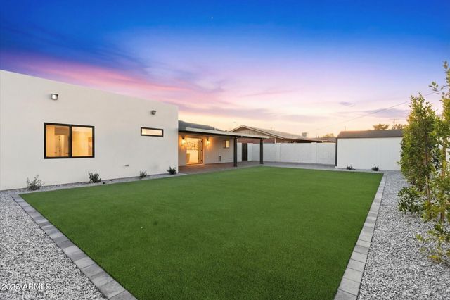 8520 E HIGHLAND Avenue, Scottsdale, AZ 85251