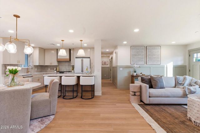 8520 E HIGHLAND Avenue, Scottsdale, AZ 85251