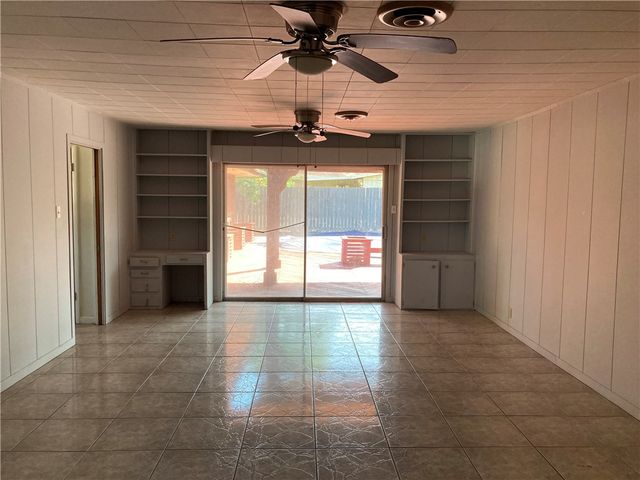 3214 Casa De Palmas Dr, Corpus Christi, TX 78411
