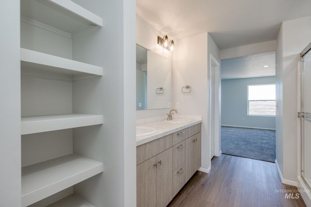 3858 E Jamestown Dr, Nampa, ID 83686