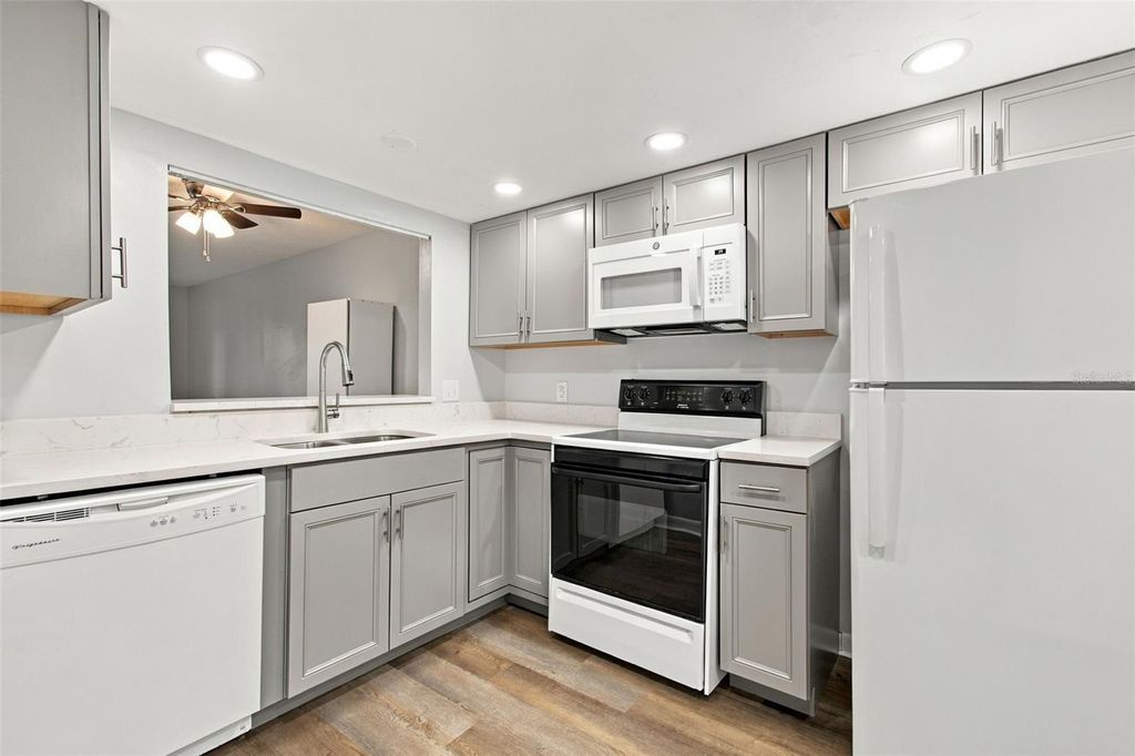 Image 3 of property listing at 6340 NEWTOWN CIRCLE 40A4, Tampa, FL 33615