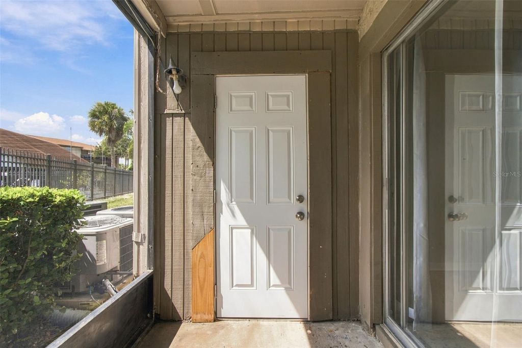 Image 24 of property listing at 6340 NEWTOWN CIRCLE 40A4, Tampa, FL 33615