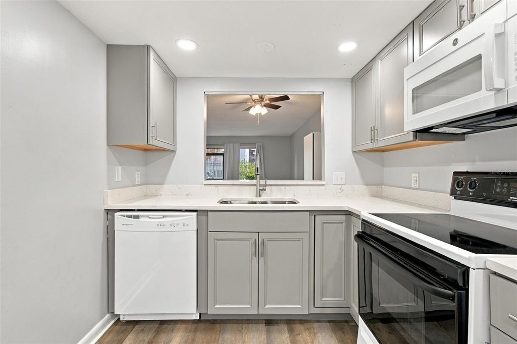 Image 4 of property listing at 6340 NEWTOWN CIRCLE 40A4, Tampa, FL 33615
