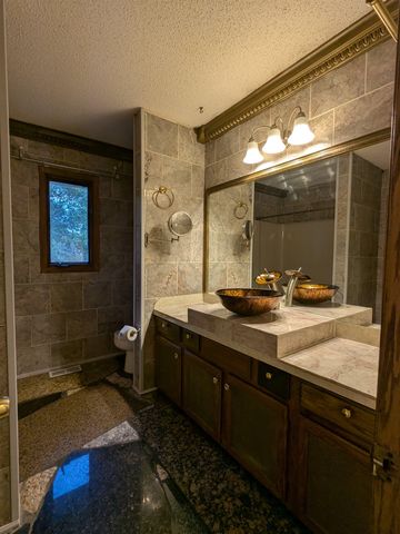 410 N David, Wichita, KS 97212