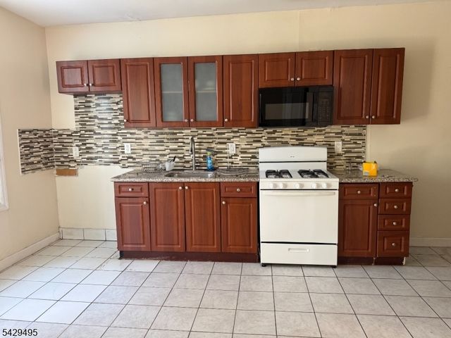 45 Ogden St, Newark City, NJ 07104