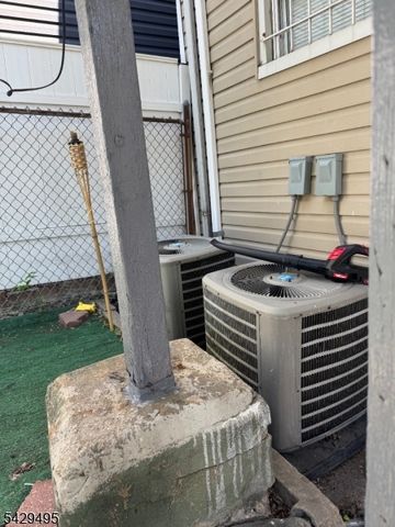 45 Ogden St, Newark City, NJ 07104