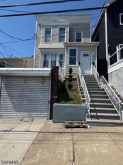 45 Ogden St, Newark City, NJ 07104