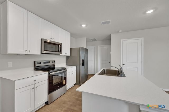 400 WILD GOOSE Drive, Luling, TX 78648