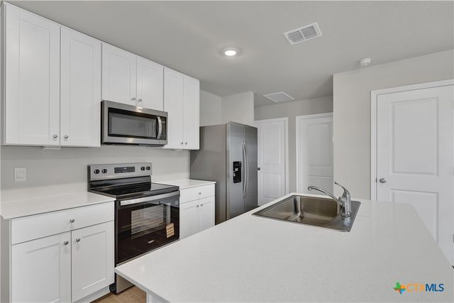 400 WILD GOOSE Drive, Luling, TX 78648