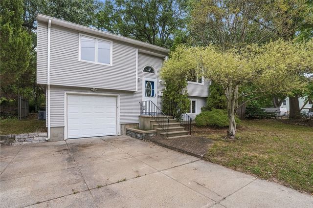 15 Atlantic Avenue, North Providence, RI 02904
