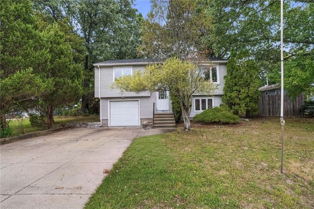 15 Atlantic Avenue, North Providence, RI 02904