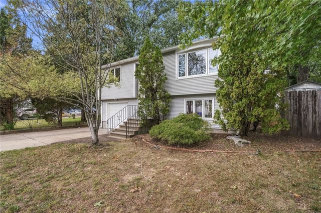 15 Atlantic Avenue, North Providence, RI 02904