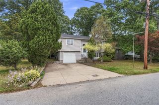 15 Atlantic Avenue, North Providence, RI 02904