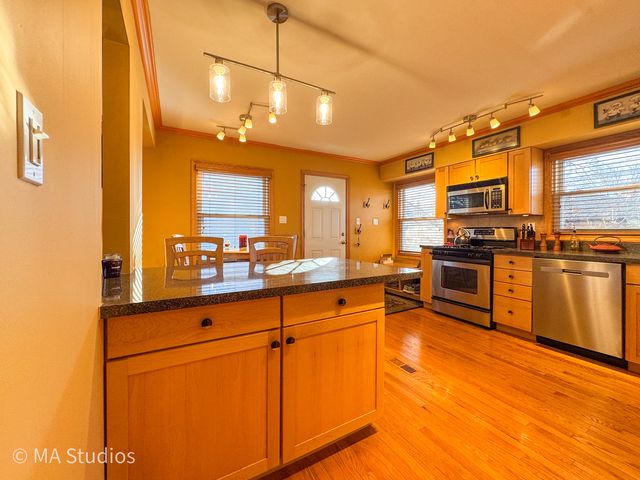 8536 Kedvale Avenue, Skokie, IL 60076