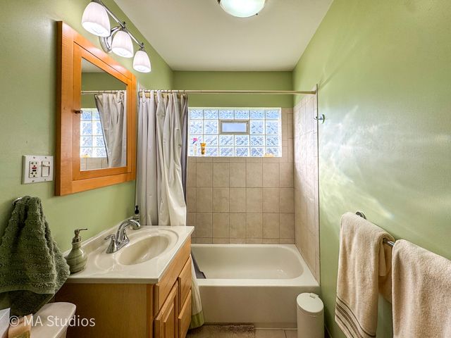 8536 Kedvale Avenue, Skokie, IL 60076