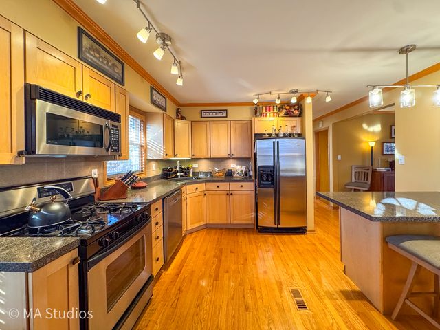 8536 Kedvale Avenue, Skokie, IL 60076