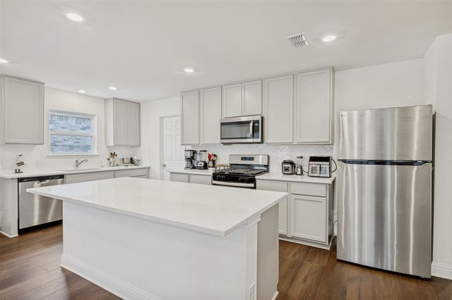 2636 Warren Lane, Aubrey, TX 76227