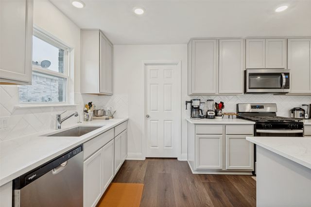 2636 Warren Lane, Aubrey, TX 76227