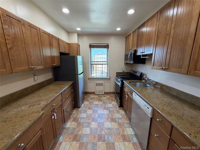 245 Bronx River Road 7F, Yonkers, NY 10704