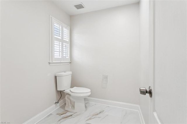 105 Bennington CT, Yorktown, VA 23693