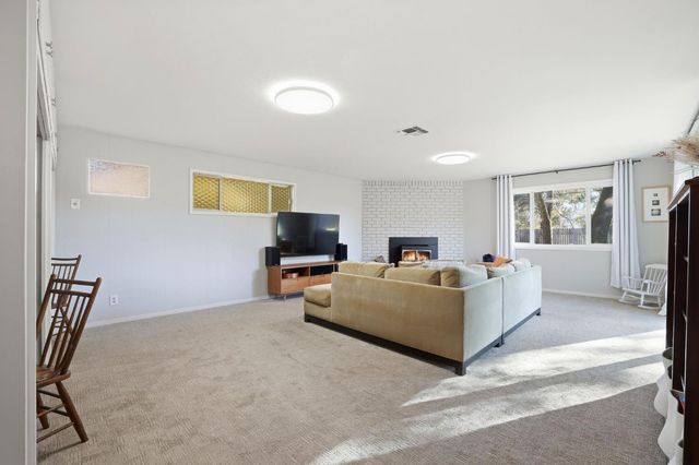 4604 Oxbow Dr, Sacramento, CA 95864