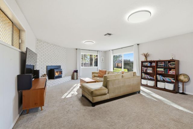 4604 Oxbow Dr, Sacramento, CA 95864