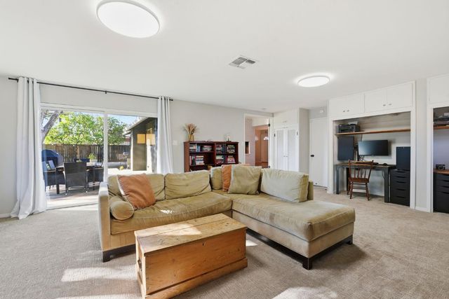 4604 Oxbow Dr, Sacramento, CA 95864