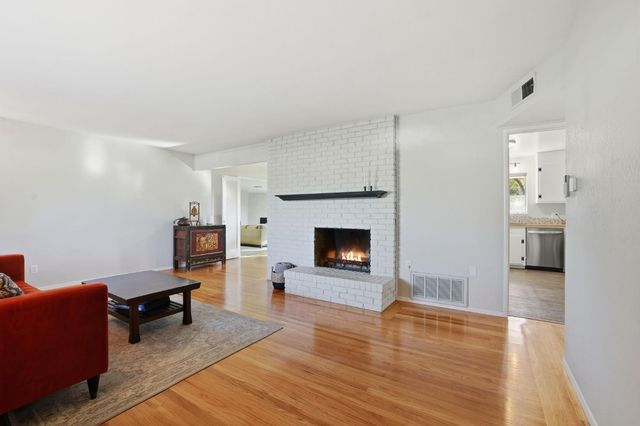 4604 Oxbow Dr, Sacramento, CA 95864