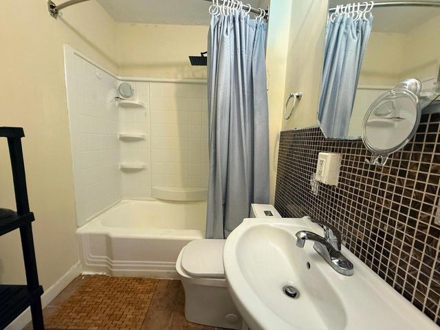 6639 32nd AVENUE, Kenosha, WI 53142